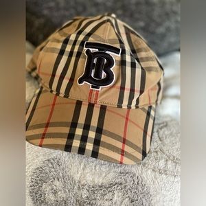 Burberry hat XS